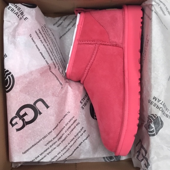 UGG Classic Ultra Mini Women's Ankle Boot - Picture 3 of 3